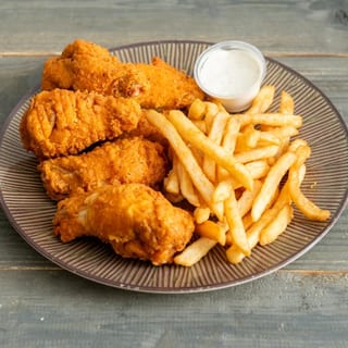 6 Pc Bone In Wings & Fries